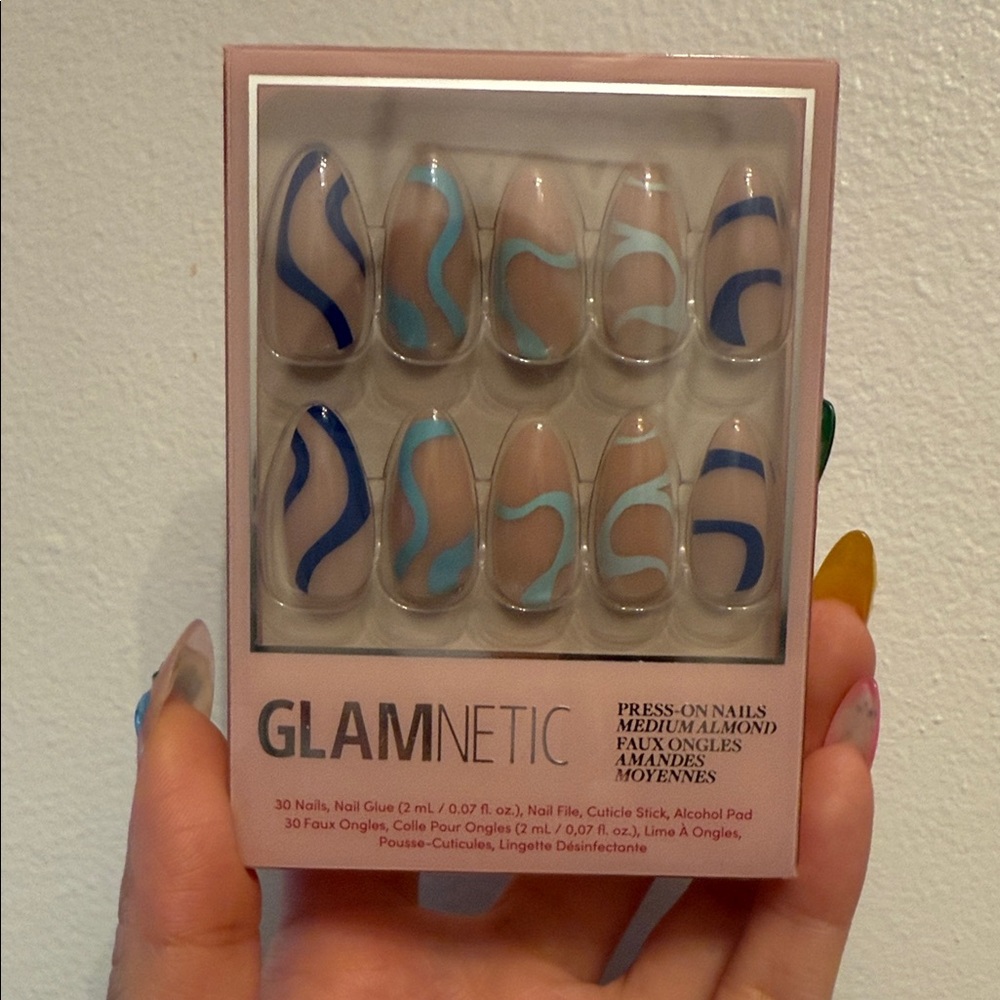 Glamnetic Press-On Nails Wavy Blues